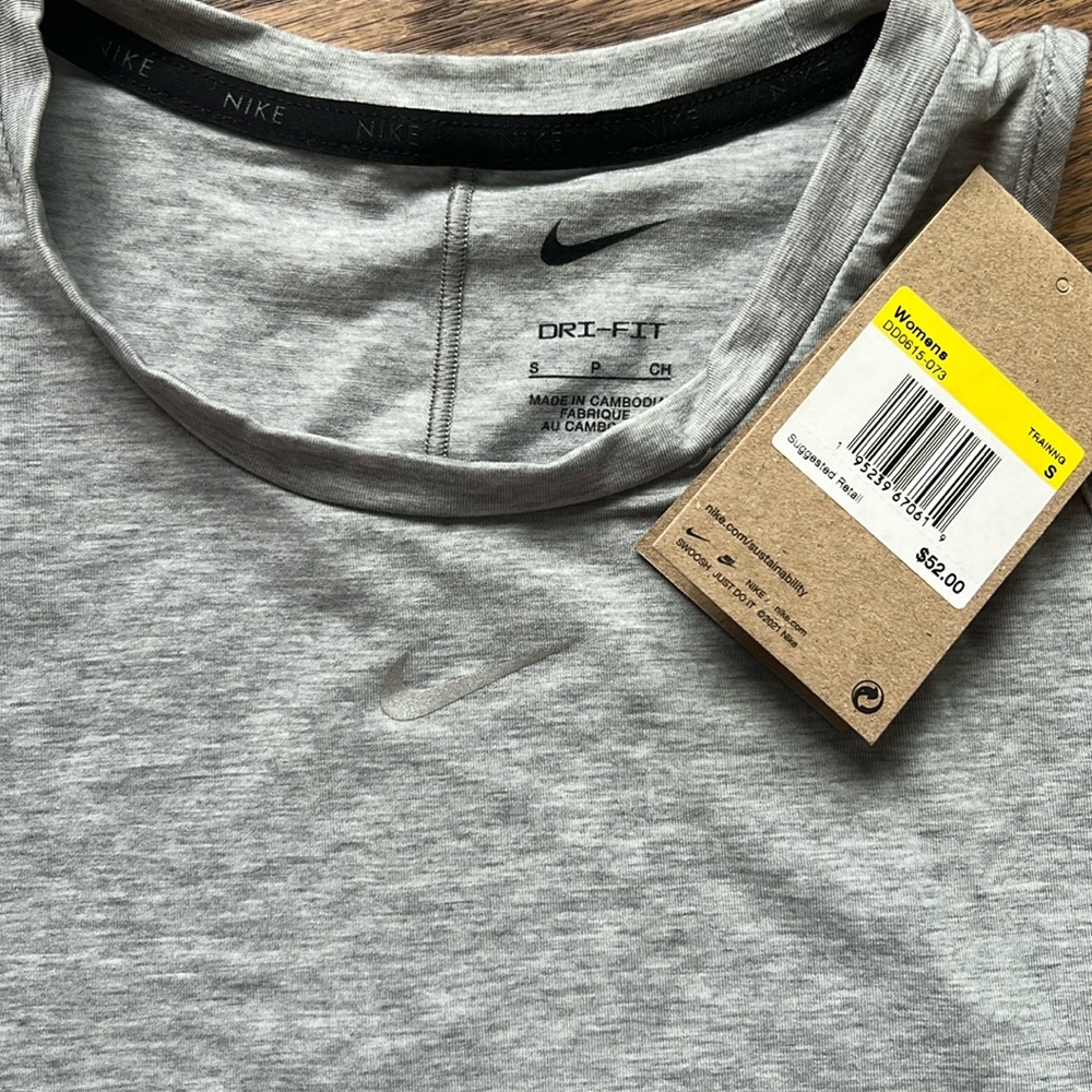 Extremely soft NIKE top never worn